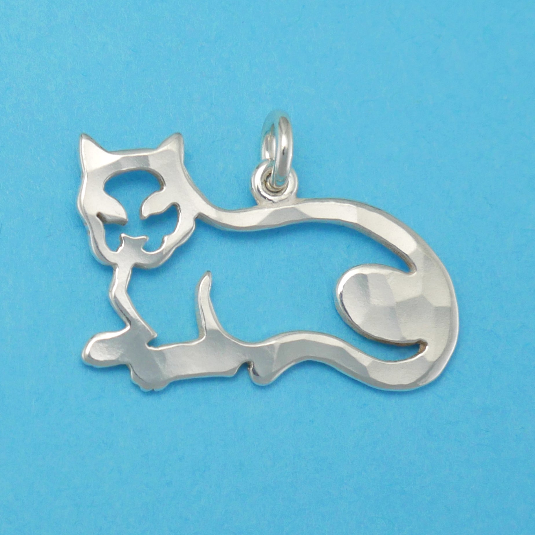 Lying Down Cat Charm - Charmworks