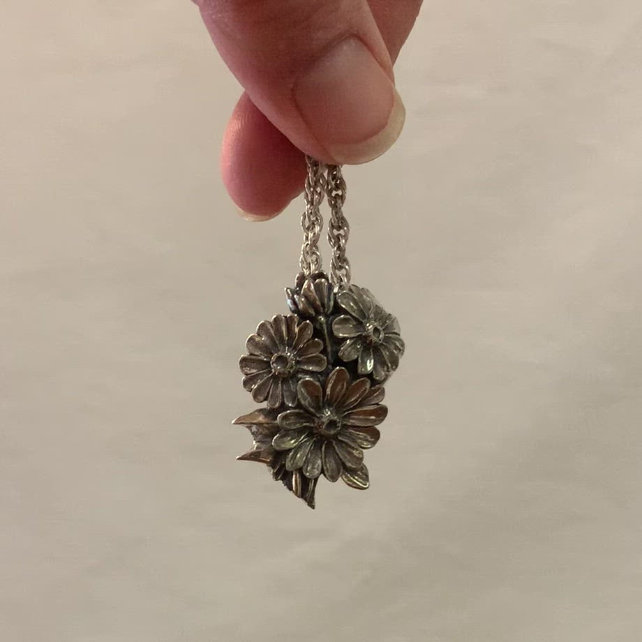 Daisy Blossoms Pendant - Charmworks